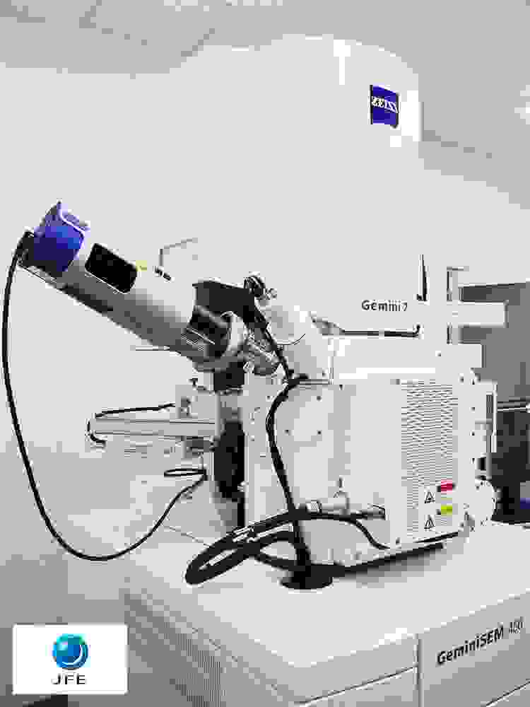 カールツァイス社製の極低加速電圧SEM（GeminiSEM　460）とオックスフォード・インストゥルメンツ社製のウインドウレス型EDS検出器 （Ultim Extreme）：JFEテクノリサーチ株式会社　知多ソリューション本部にて