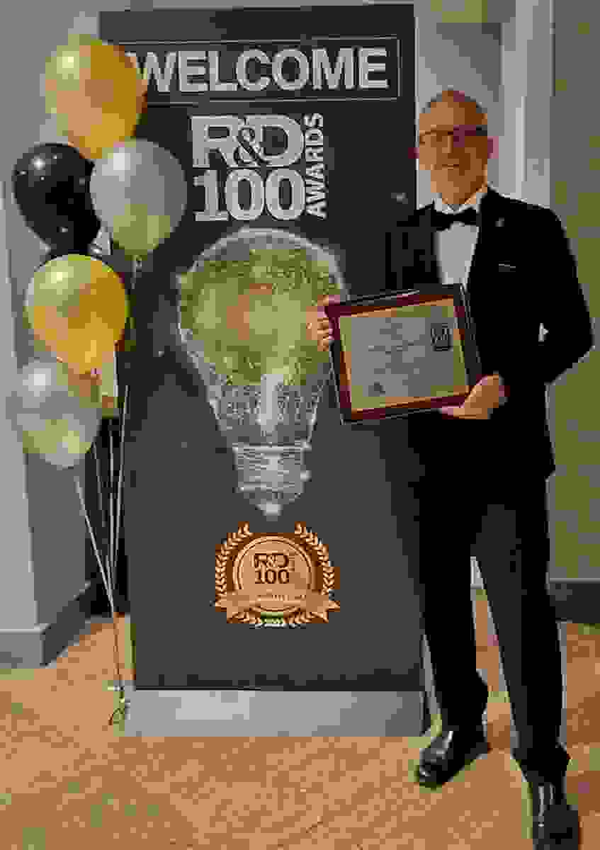 2022 R&D 100 Award 授賞式に出席したWITecマネージング・ディレクターの Joachim Koenen 博士